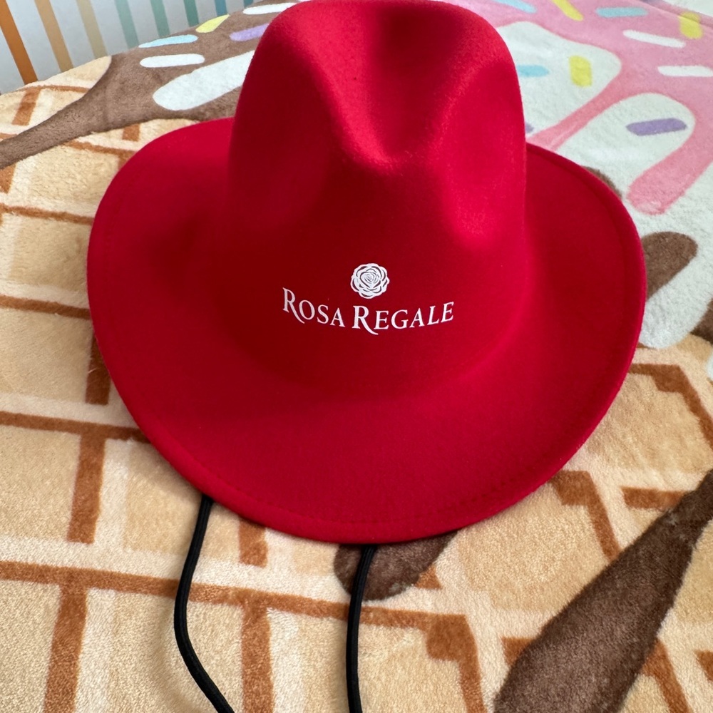 Rosa Regale Red Hat